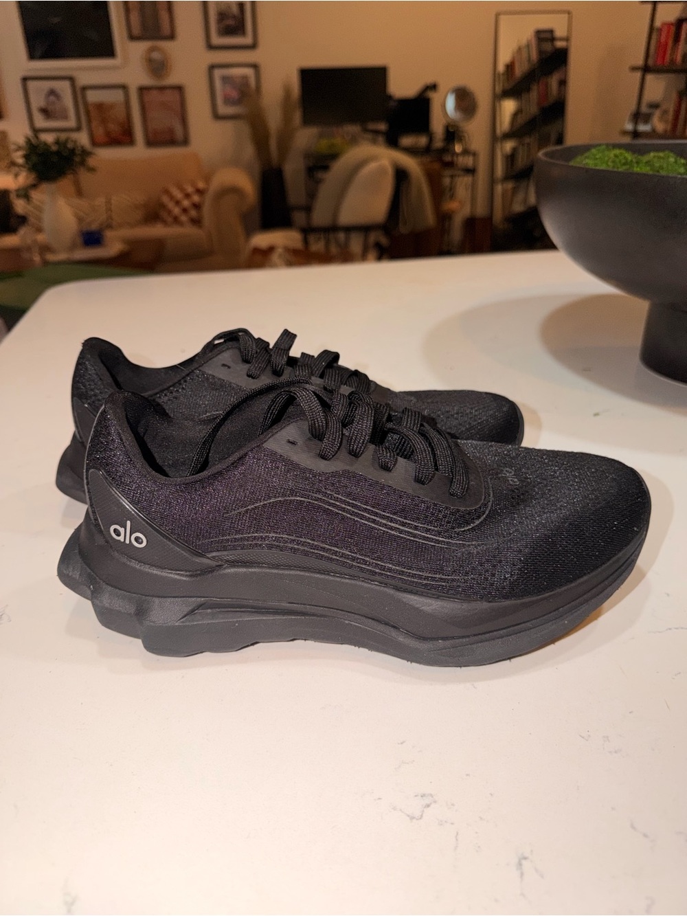 ALO Yoga Women’s Black Runners